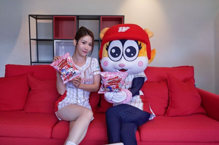 乖乖 × 味全龍聯名新品！ 2025全新芮美包裝草莓煉乳口味7月4日甜蜜登場